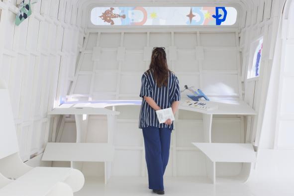 Néphéli Barbas « Les fondations mouvantes », 2025. Commissariat Léa Besson. Exposition au BBB centre d’art, Toulouse. Production BBB centre d’art, avec le soutien de la Fondation des artistes. Photo : Baptiste Dété, 2025.